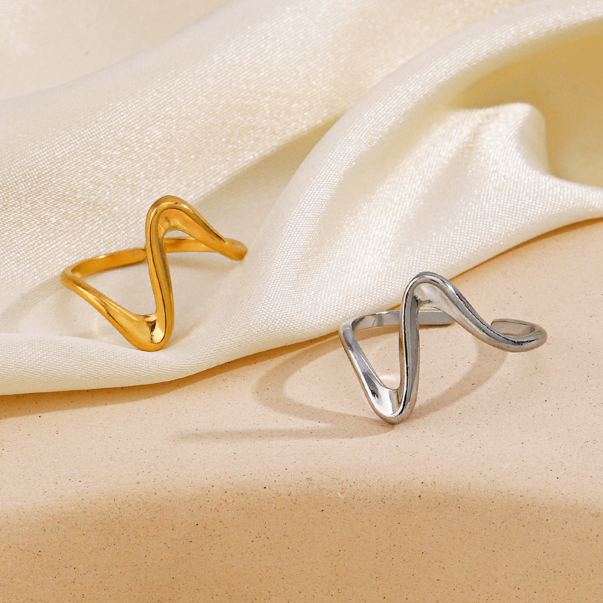 Modern Gold Abstract Ring – Sculptural & Timeless