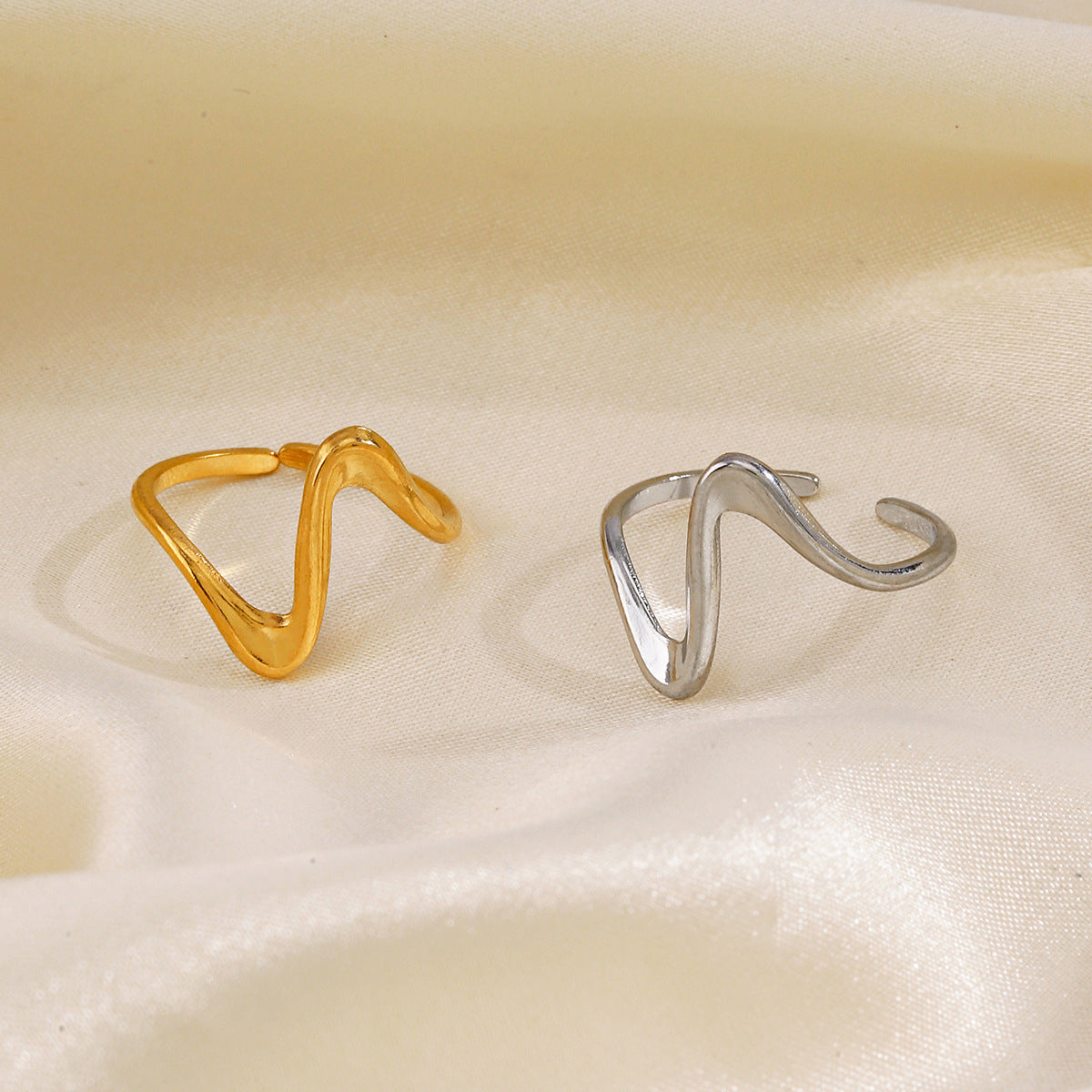 Modern Gold Abstract Ring – Sculptural & Timeless