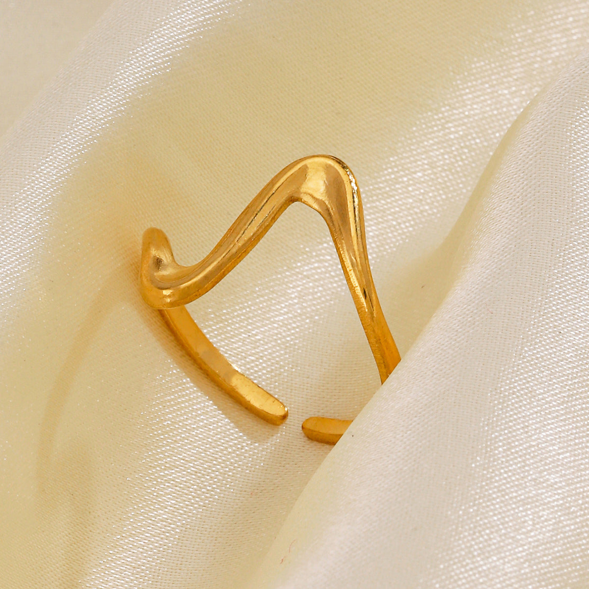 Modern Gold Abstract Ring – Sculptural & Timeless