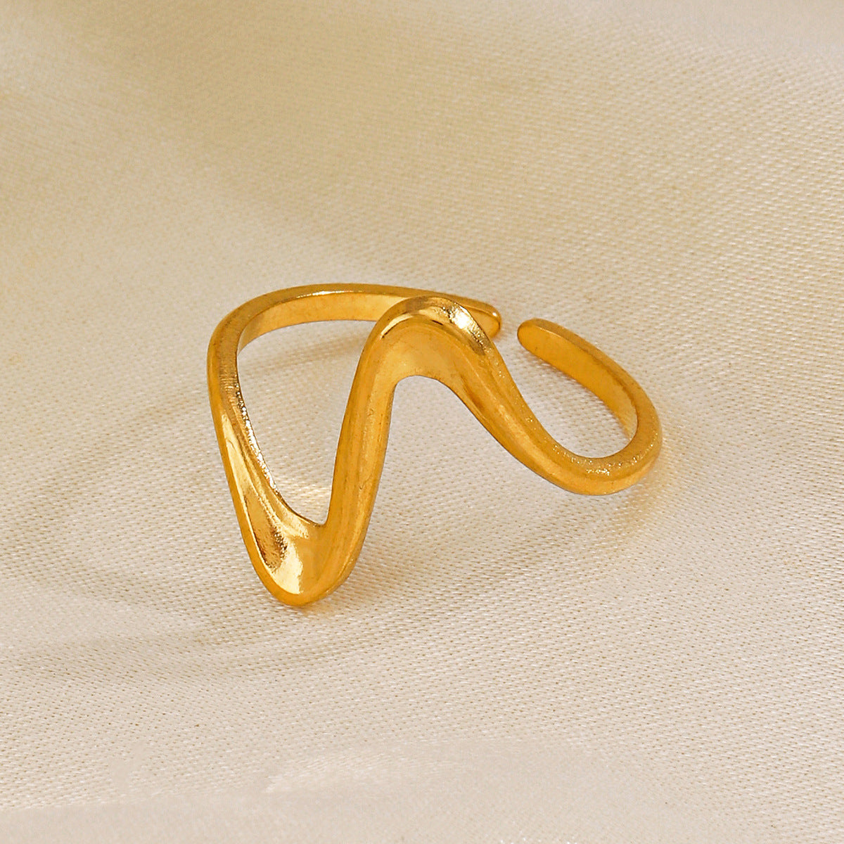 Modern Gold Abstract Ring – Sculptural & Timeless